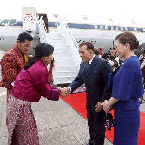 Royal Flying Skill! King Rama X Pilots Boeing 737-800 to Land at One of the World’s Most Challenging Airports